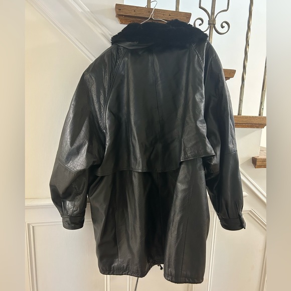 Vintage black oversized leather jacket - Picture 4 of 4